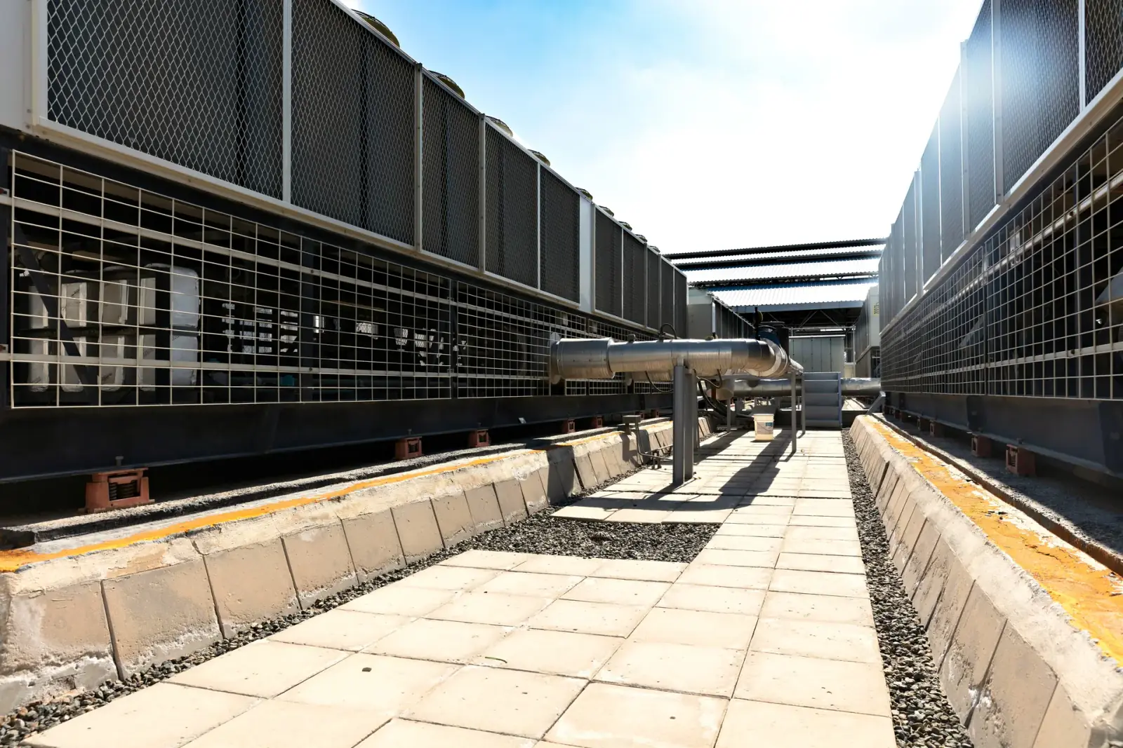 Data centre rooftop chillers and generators