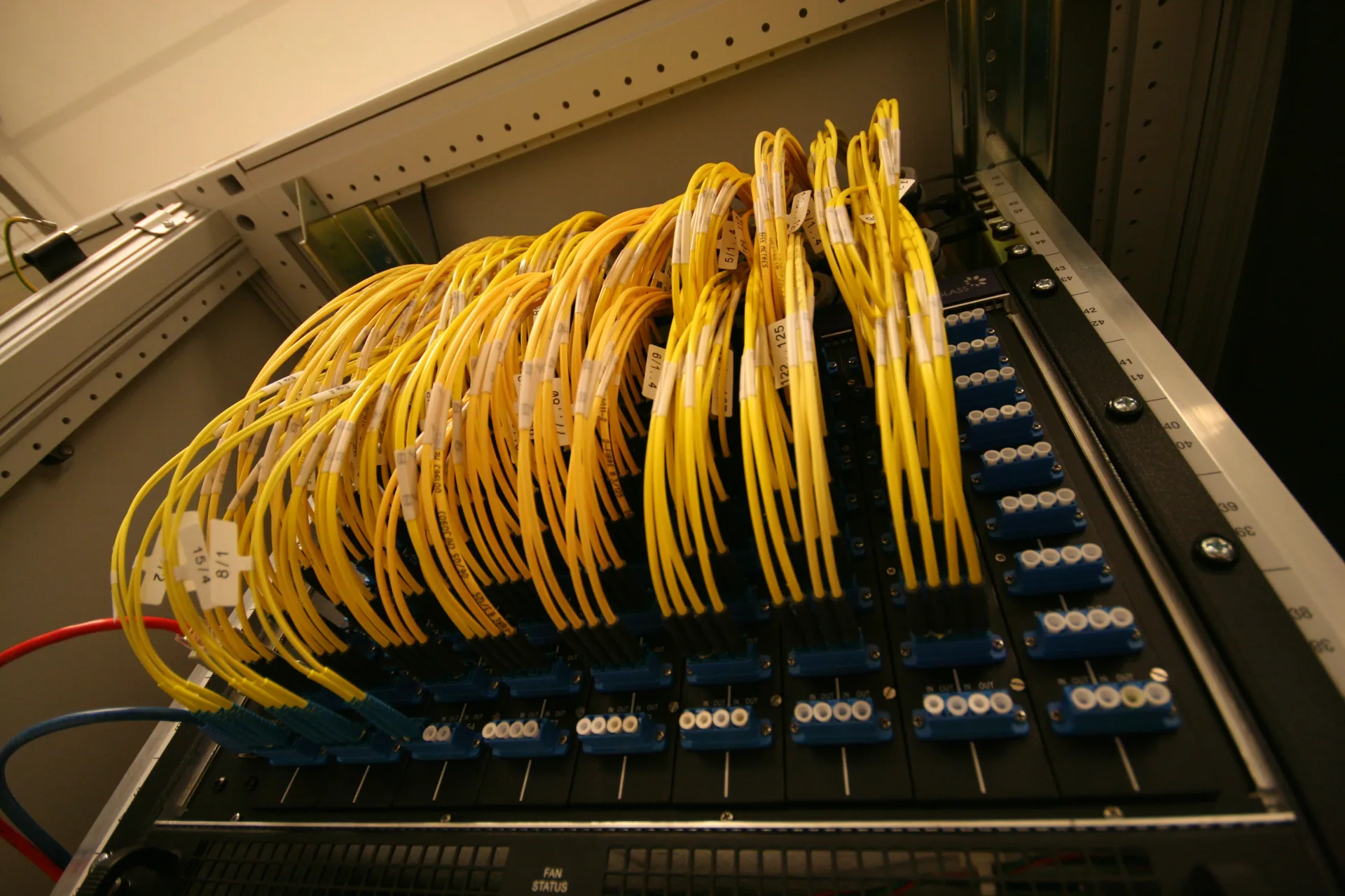 Fibre patch panel with SC connectors, cross-connects in practice