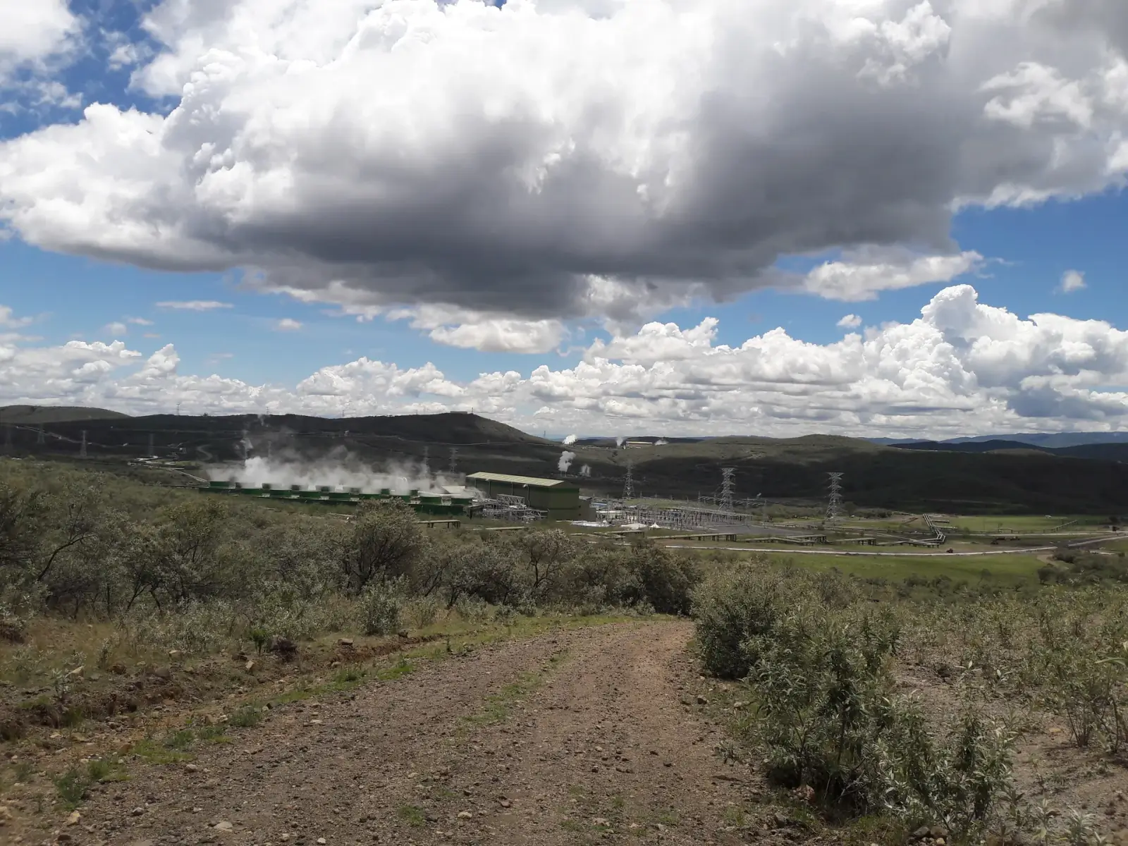Geothermal pipelines and steam wellheads