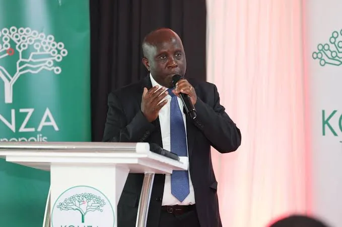 Principal Secretary John Tanui addressing an audience at a Konza Technopolis podium